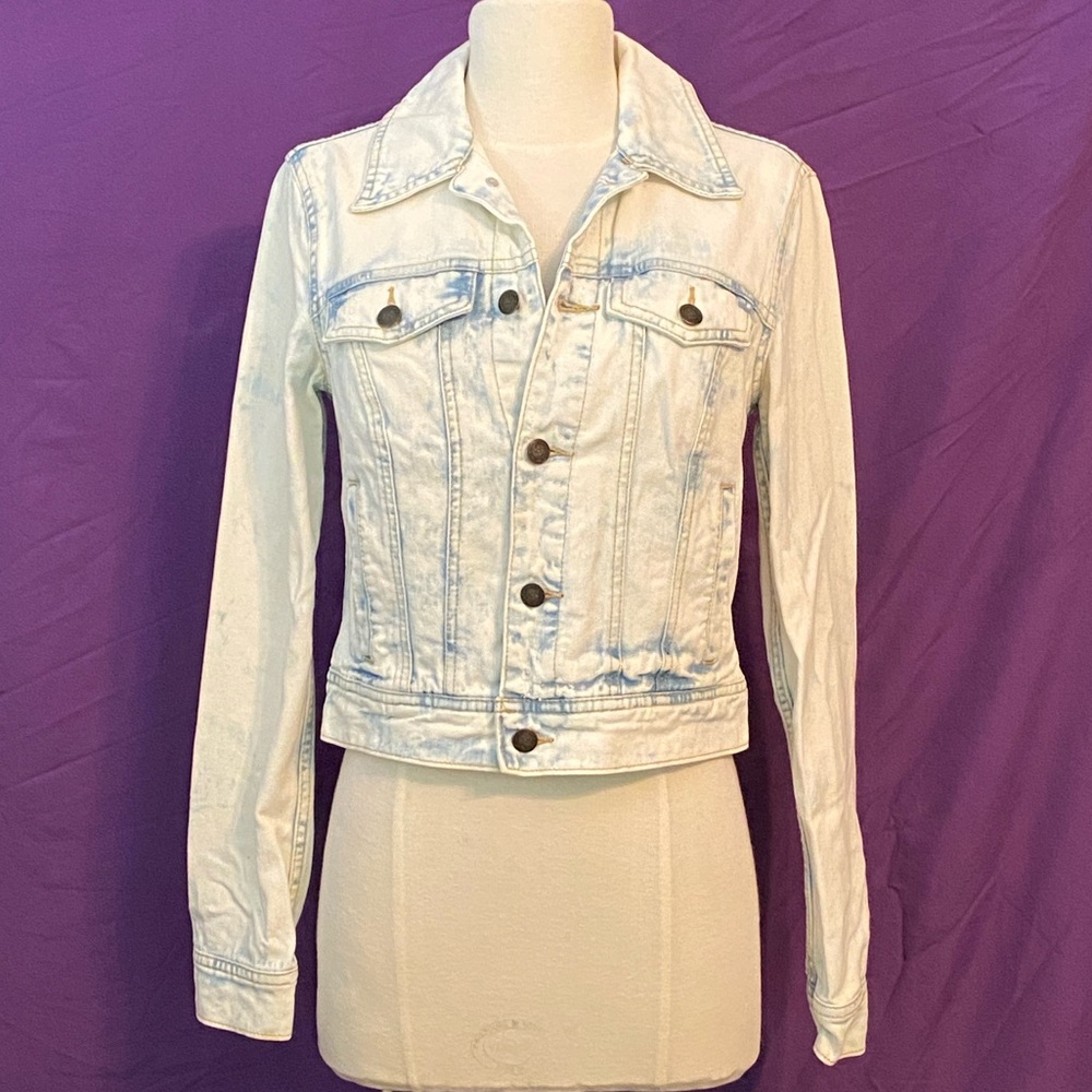 Free People Faded Blue Jean Jacket. Size 0. - Picture 1 of 6